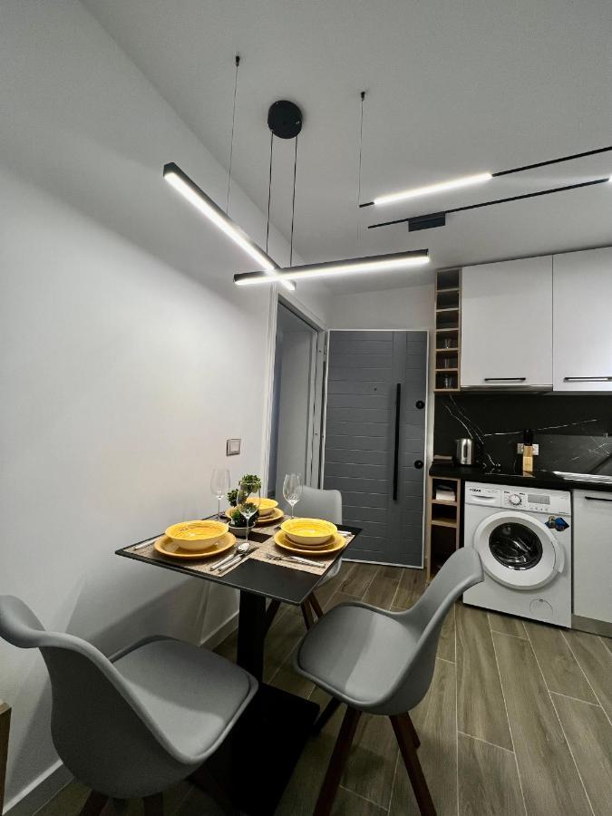 Deluxe Apartment Bllok Tirana Exterior foto